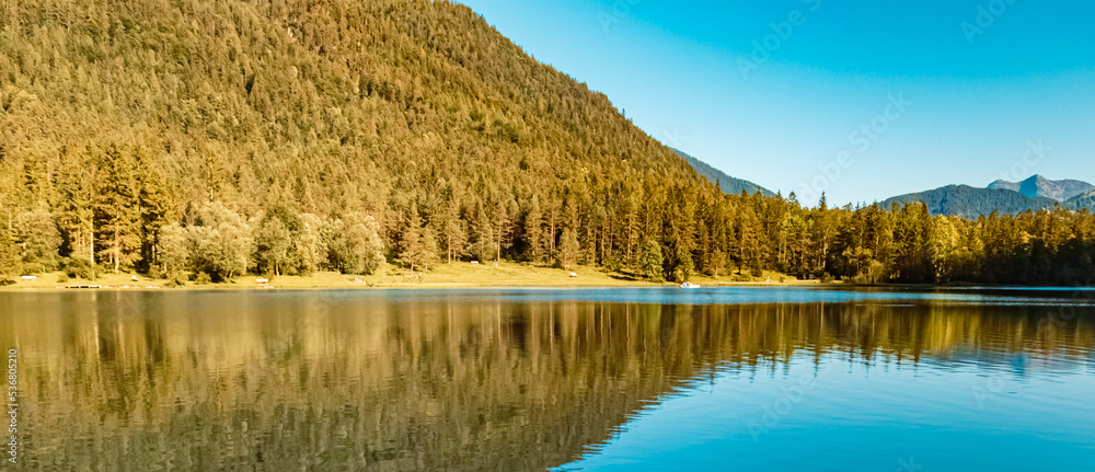 Obraz premium Beautiful alpine summer view with reflections at the famous Pillersee lake, Tyrol, Austria