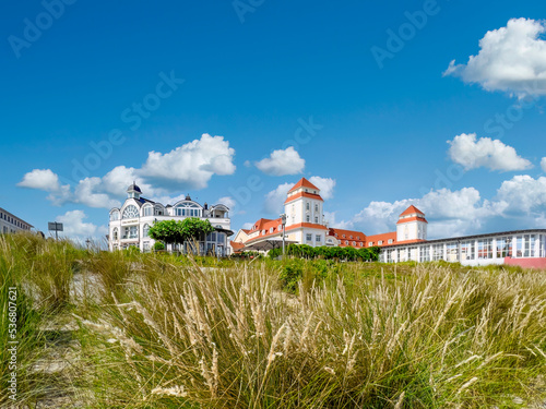 Blickrichtung vom Strand auf Strandschloss und Kurhaus,  Ostseebad Binz, Rügen, Mecklenburg-Vorpommern, Deutschland, Europas