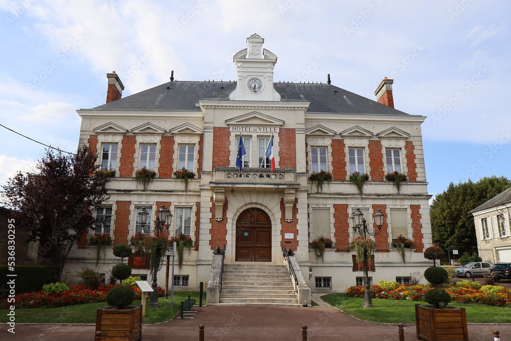 La mairie, vue de l'extérieur, ville de Milly la Forêt, département de l'Essonne, France