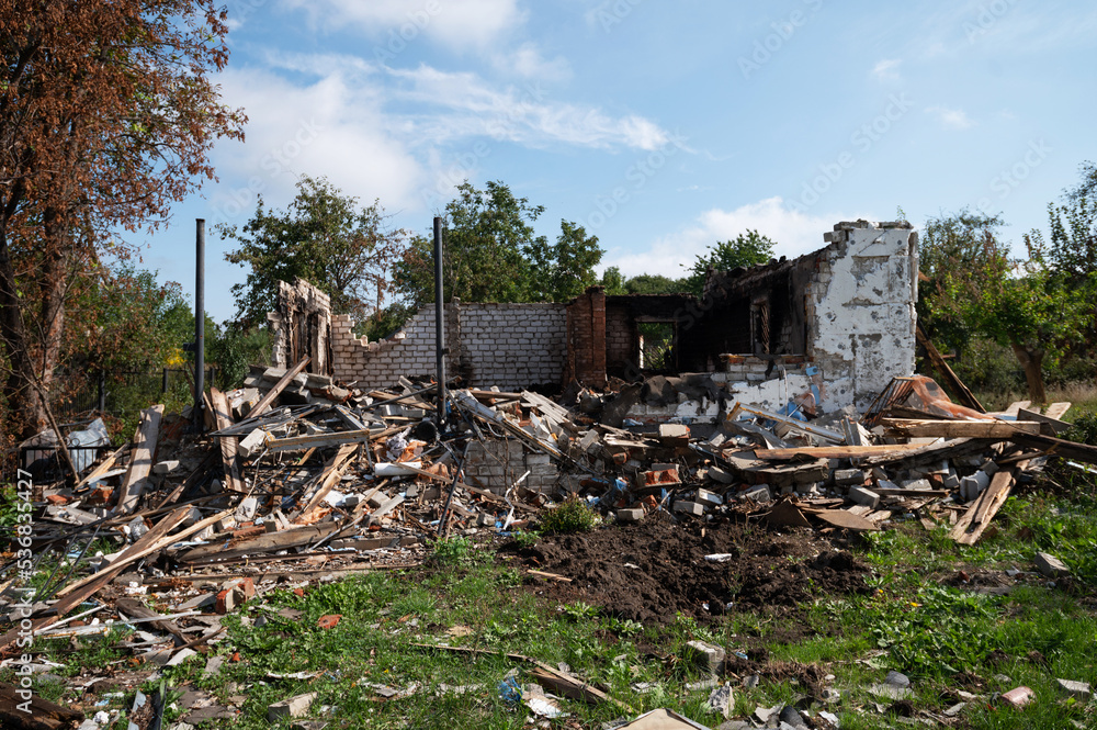 destroyed house war in ukraine