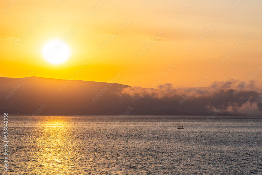 Fototapeta premium sunrise over the lake