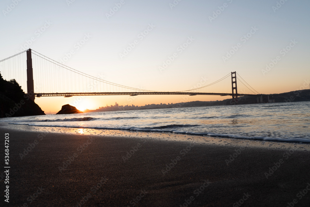 Fototapeta premium Golden Gate Bridge in california USA. With fort in the sunrise and sunset with the Pacific Ocean view