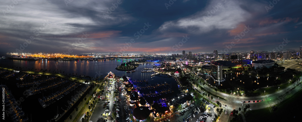 Fototapeta premium Long Beach Shoreline Marina