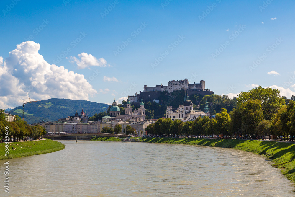 Fototapeta premium Panoramic view of Salzburg