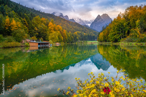 Obraz na płótnie Riessersee and Zugzpitze at autumn, Garmisch-Partenkirchen, Bavaria w salonie