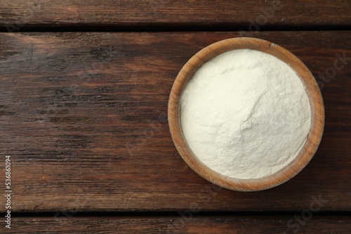 Bowl of agar-agar powder on wooden table, top view. Space for text