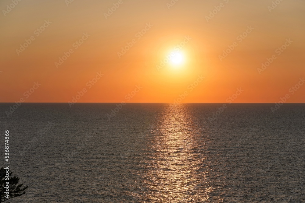 能登半島で見た日本海に沈む夕日の情景＠石川