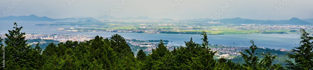 比叡山 の 展望台 から 琵琶湖大橋 を望む 眺望 【 滋賀県 琵琶湖 の イメージ 】 比叡山 の 展望台 から 琵琶湖大橋 を望む 眺望 【 滋賀県 琵琶湖 の イメージ 】