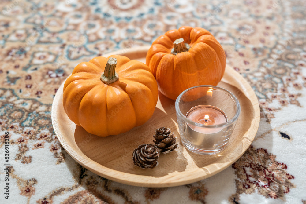トルコ絨毯の上にハロウィーンカボチャ トルコ絨毯の上にハロウィーンカボチャ