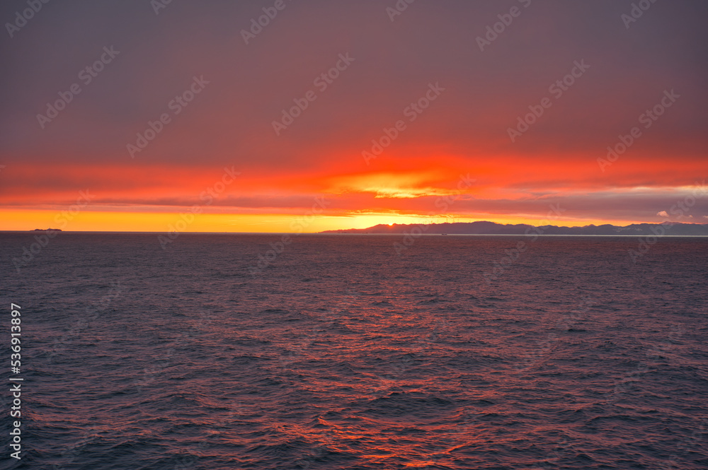 Obraz premium 夕焼け, 太平洋, 空, 海, 太陽, 水, 雲, 自然, 夕日, 水平線, 風景, 今夜, オレンジ, 雲, 青, 惰性で進む, アイランズ, 美しい, 夜明け, 光, 赤