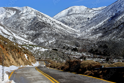 Obraz na płótnie Snow-capped mountains in the Crete (in the Askifou region) w salonie