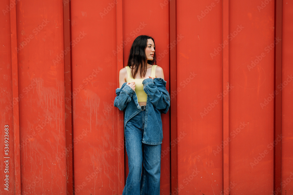 Fototapeta premium urban young girl posing on the street
