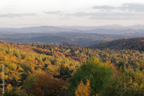Fototapeta Naklejka Na Ścianę i Meble -  Jesień w górach, tło.
