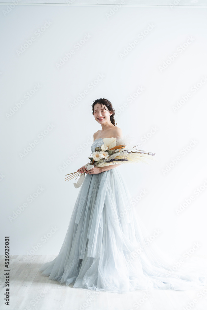 Naklejka premium ウェディングドレスを着た花嫁
