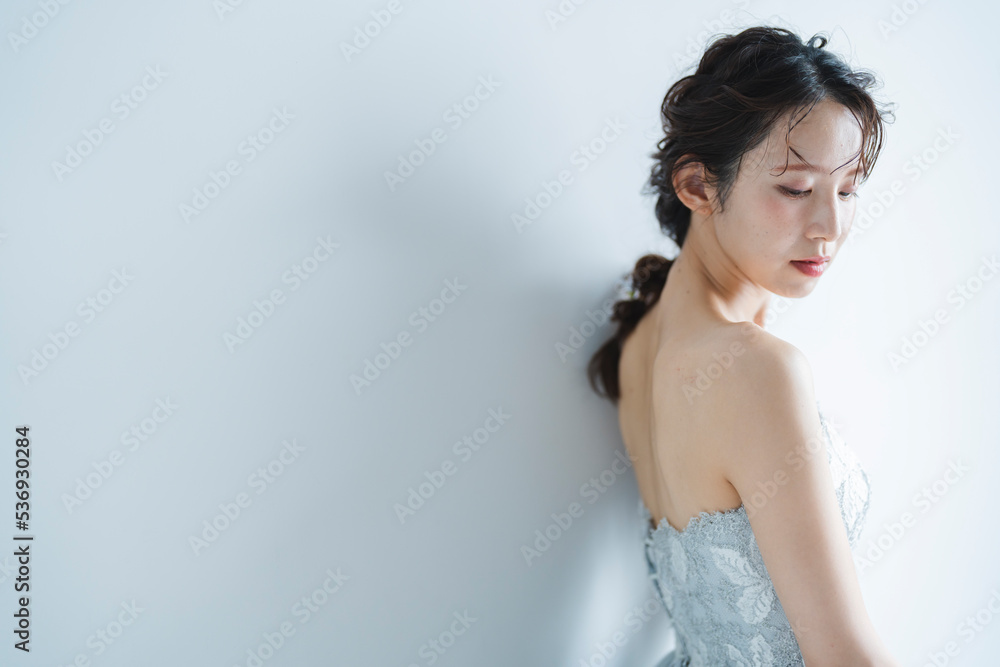 ウェディングドレスを着た花嫁