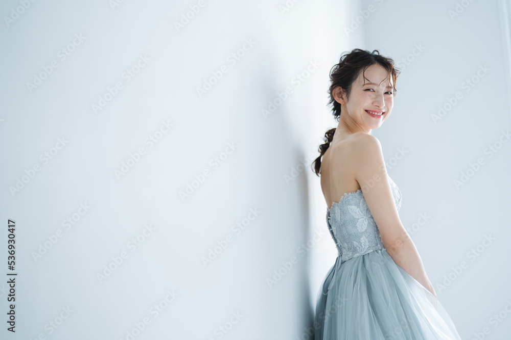 ウェディングドレスを着た花嫁
