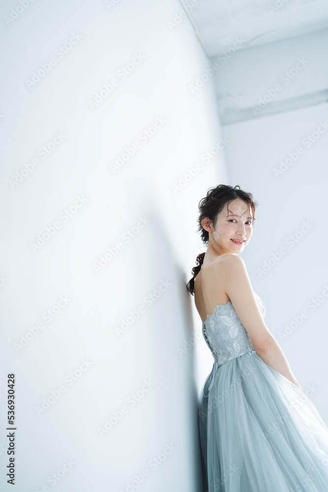 ウェディングドレスを着た花嫁