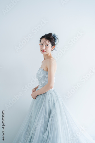 ウェディングドレスを着た花嫁