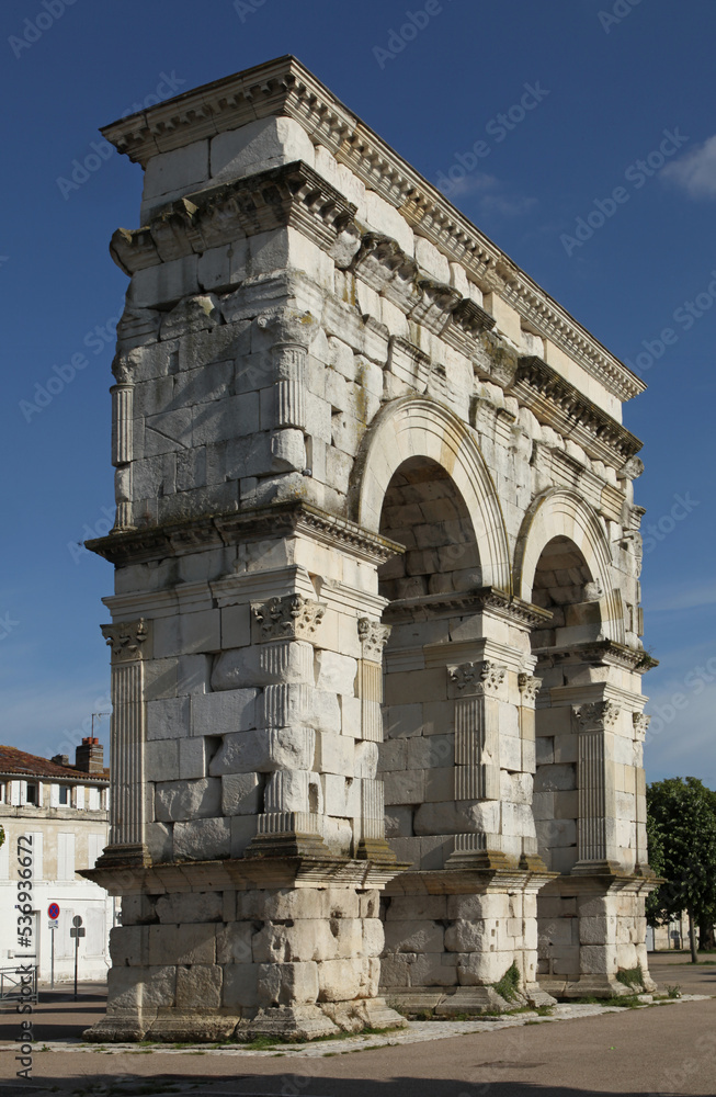 Arc de triomphe à Saintes en France