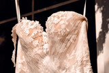 Detail Hochzeitskleid hängend