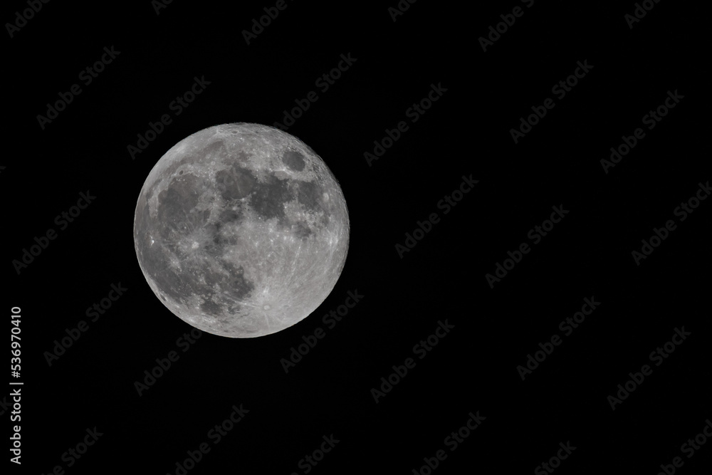 Obraz premium Full bright moon with copy space