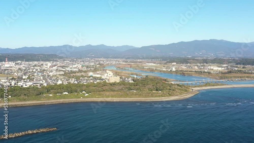 Wallpaper Mural 海と川と山に囲まれた自然豊かな町 Torontodigital.ca