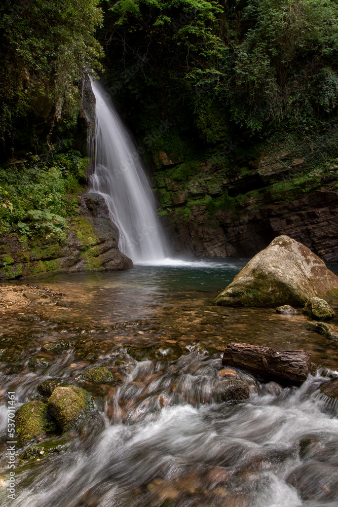 Obraz premium carpinone waterfall in molise italy with schioppo and carpino