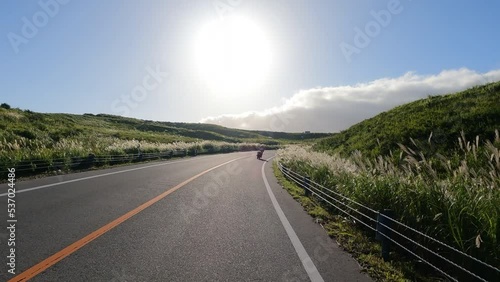 iMovie, 道, 阿蘇, 空, アスファルト, 風景, 旅行, 自然, 地平線, ルーラル, 野原, いなか, 通り, サマータイム, 原動力, 道のり, 雲, 雲, 自動車, 草, 交通, 旅, 国, 地球の, 緑
