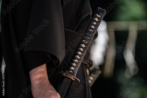 日本刀を構える人物（Demonstration of Japanese sword）
