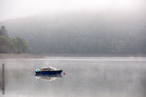 Motorboot im Nebel Saalthal-Alter