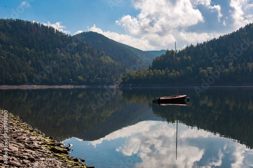 Segelboot an der Preßwitzer Spitze des Hohenwarte-Stausee