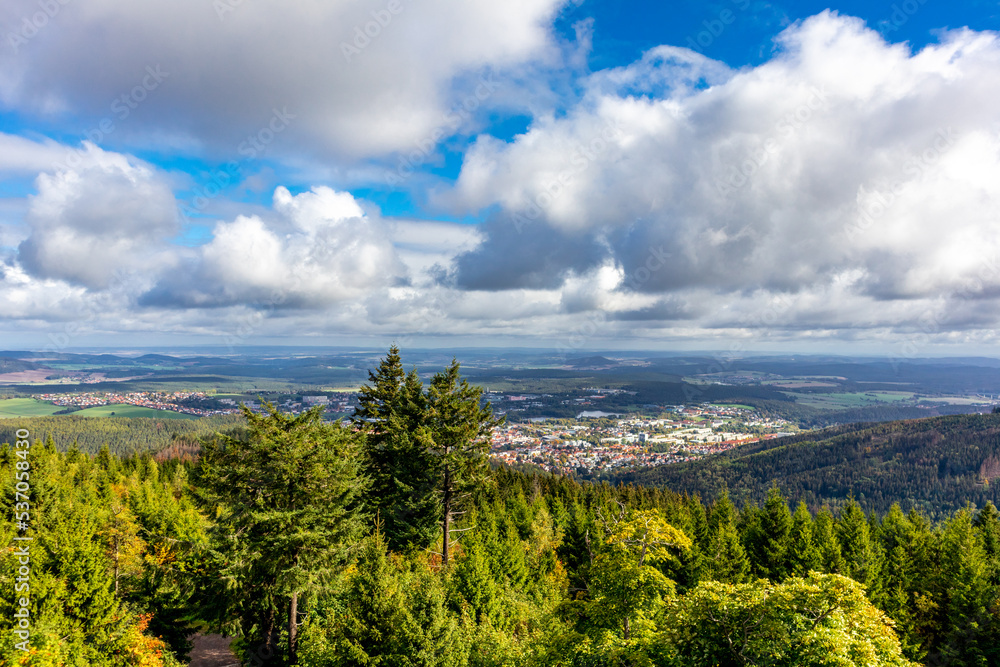 Naklejka premium Spaziergang zum Aussichtspunkt am Kickelhahn bei Ilmenau - Thüringen - Deutschland