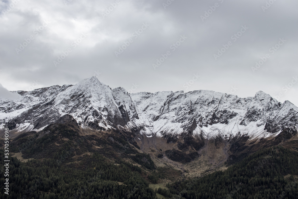Gebirge mit Schnee (Gotthard)