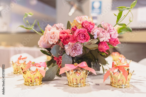 Elegant Bouquet of Flowers in a Vase with Gold Colored Crown Party Favors.
