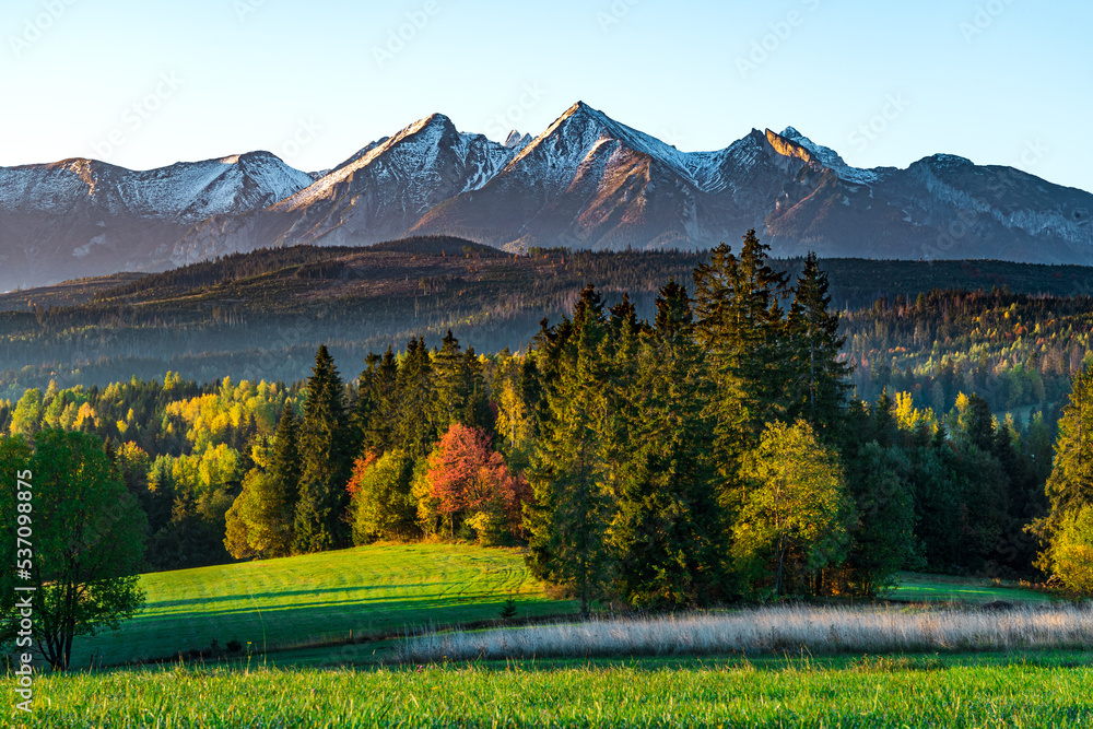 Obraz na płótnie Poranny widok na polskie Tatry. Morning view of the Polish Tatra Mountains. w salonie