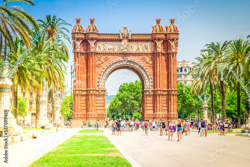 Arc de Triomph, Barcelona photo