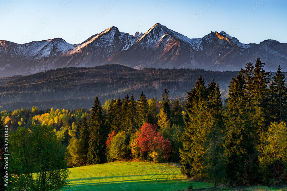 Poranny widok na polskie Tatry. Morning view of the Polish Tatra Mountains. - obrazy, fototapety, plakaty 