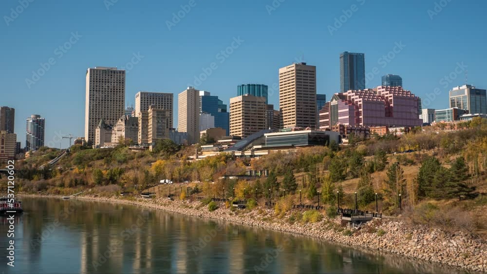 Hyperlapse of Edmonton , Alberta skyline on a clear autumn day
Hyperlapse of Edmonton , Alberta skyline on a clear autumn day