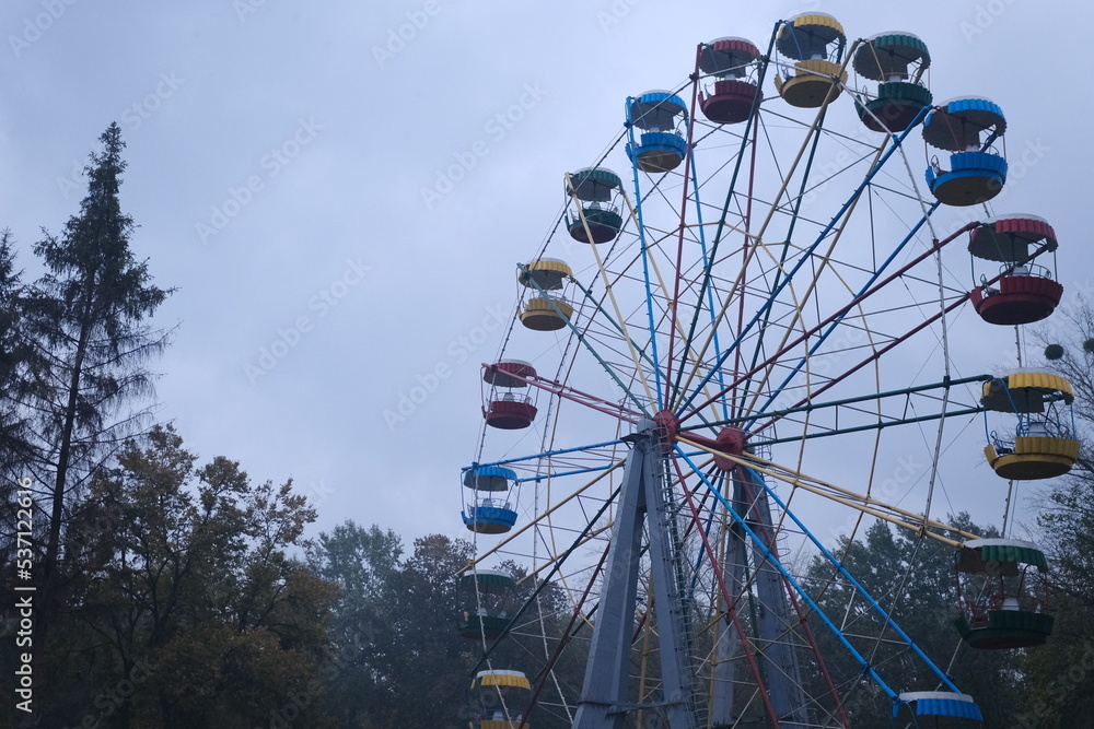 The Ferris wheel in extreme foggy condition