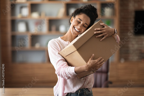 Canvastavla Delighted woman customer hugging paper box parcel
