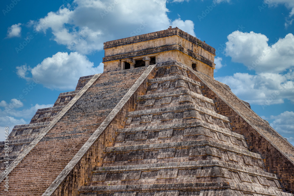 Temple Pyramid of Kukulcan El Castillo, Chichen Itza, Yucatan, Mexico, Maya civilization Temple Pyramid of Kukulcan El Castillo, Chichen Itza, Yucatan, Mexico, Maya civilization