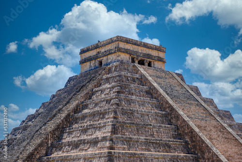 Temple Pyramid of Kukulcan El Castillo  Chichen Itza  Yucatan  Mexico  Maya civilization