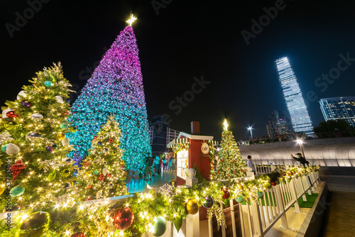 Canvas Print Night scenery of illuminated LED Christmas tree in Hong Kong city