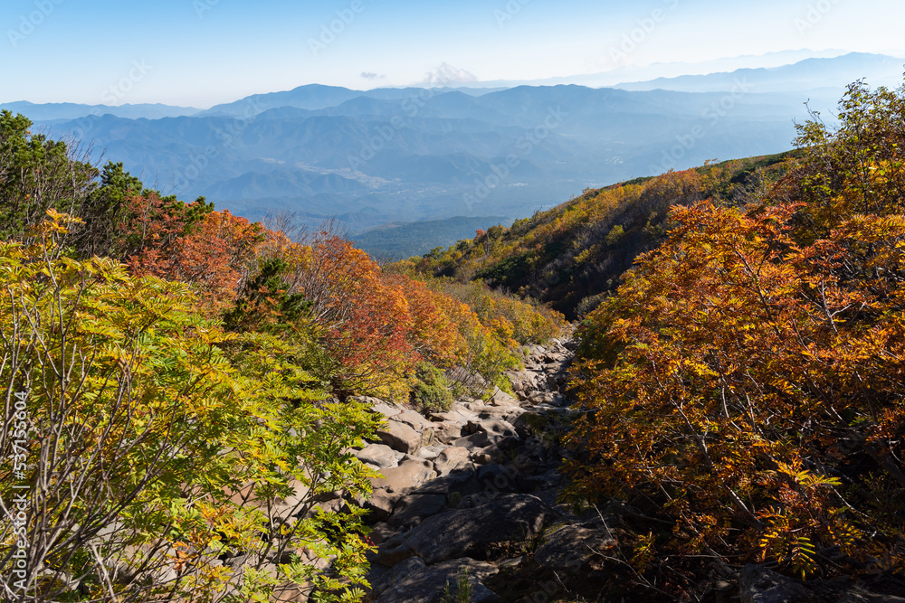 美しい山の紅葉 御嶽山 美しい山の紅葉 御嶽山