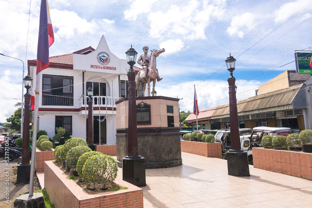 Guinobatan, Albay, Philippines A statue of General Simeon Ola and Museo de Guinobatan Stock