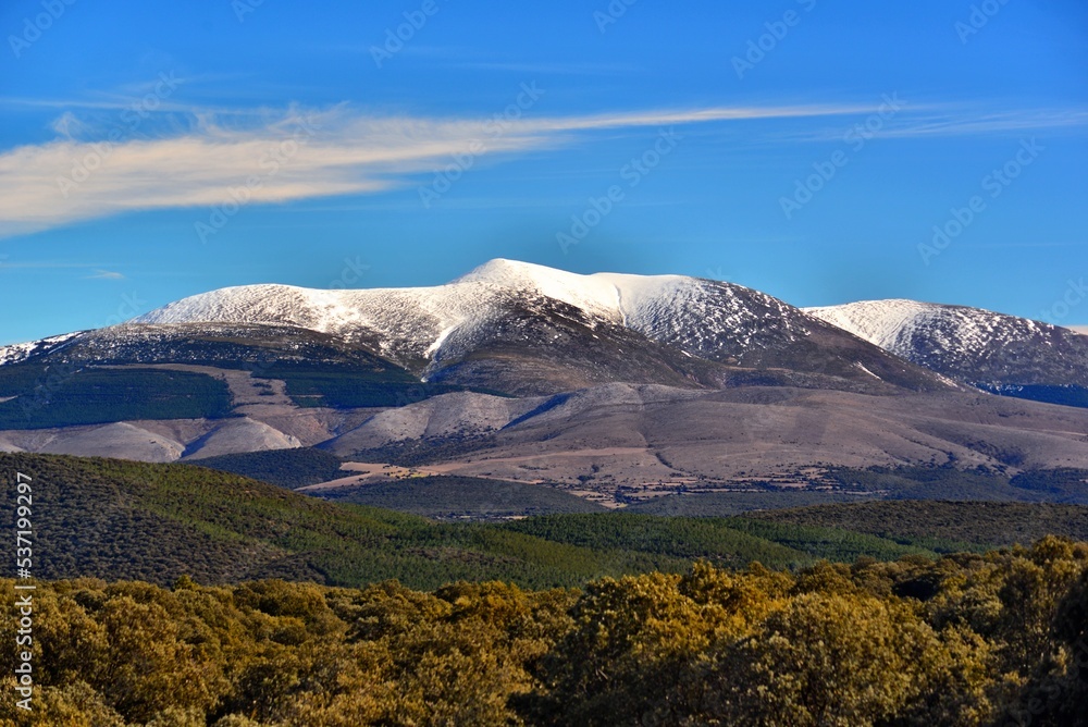 A sunny winter day with the Sierra del Moncayo in the background