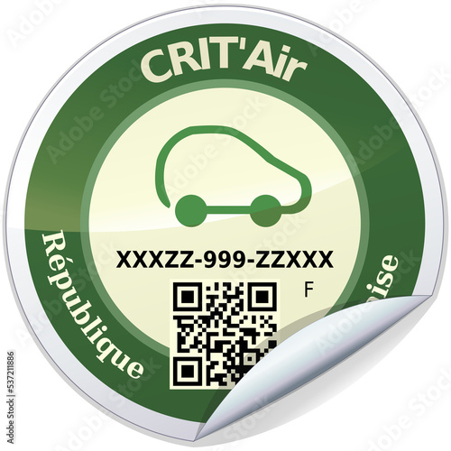 Round sticker of a green crit'air label, zero emission classification label for vehicles in France (isolated)