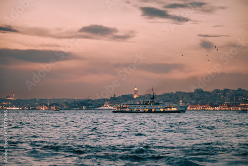Barco en el Bósforo, Estambul.