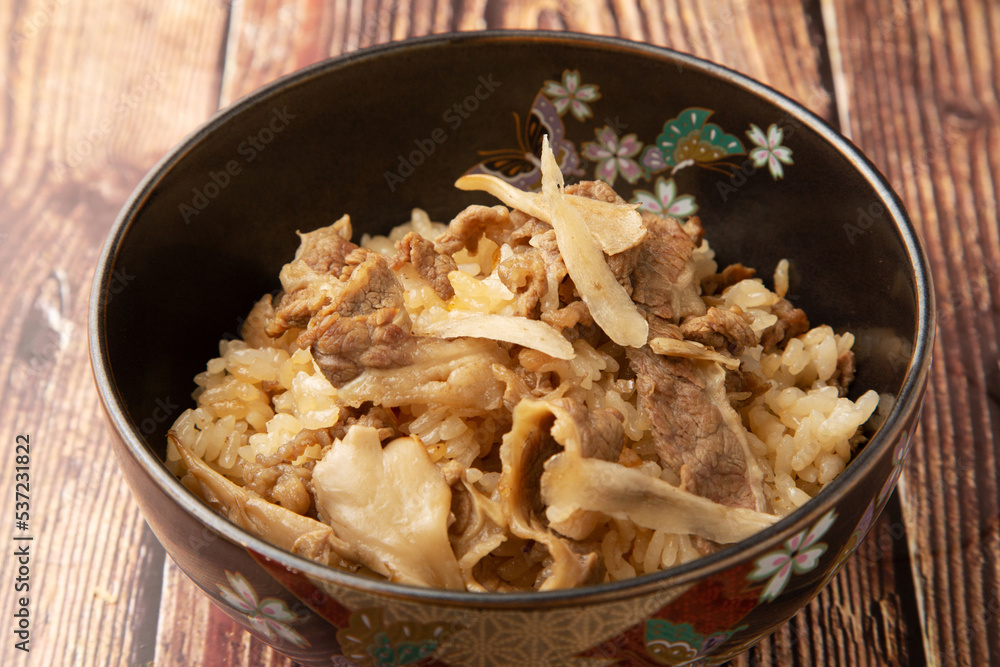 牛肉と牛蒡とと舞茸の炊き込みご飯