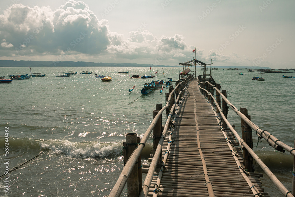 Fototapeta premium pier on the beach